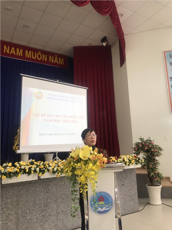 Chiều ngày 26/11/2020 bậc Tiểu học tổ chức tập huấn chuyên môn về một số lưu ý trong daỵ học môn Toán, môn Tiếng Việt ở lớp 1 và hướng dẫn tích hợp nội dung giáo dục địa phương trong chương trình GDPT 2018